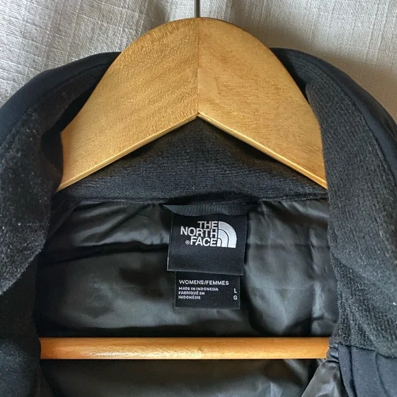 The North Face Mashup Women's Black Jacket - Picture 3 of 3